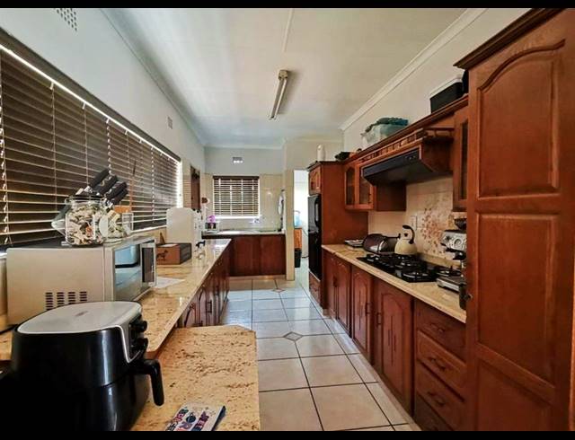 3 BEDROOM FREESTANDING FOR SALE IN SUIDEROORD